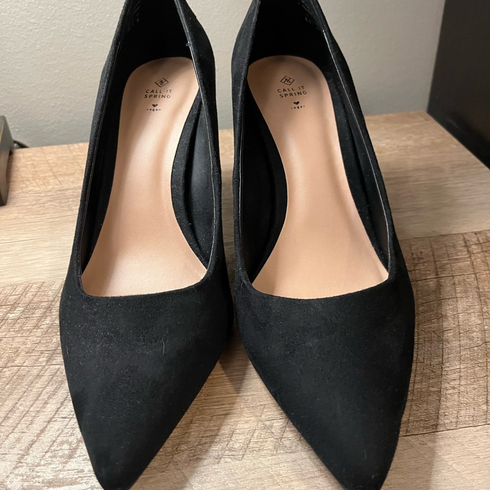 Black suede pumps 8.5